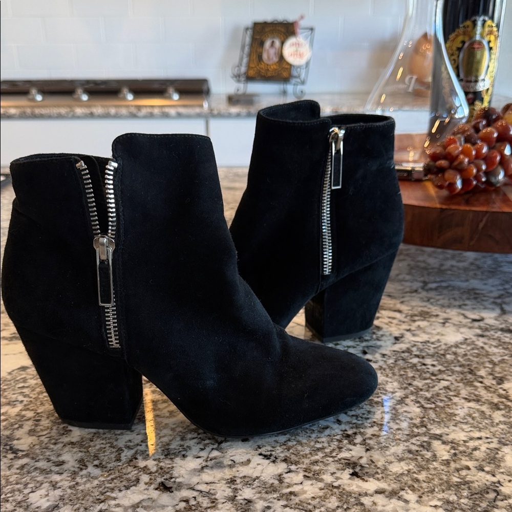 1 State Women’s Black Suede Ankle Boots with Side Zipper size 9/39